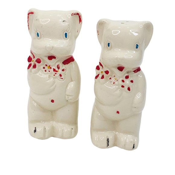 Vintage Shawnee Salt Pepper Bears Red Flowers S&P - Picture 9 of 9